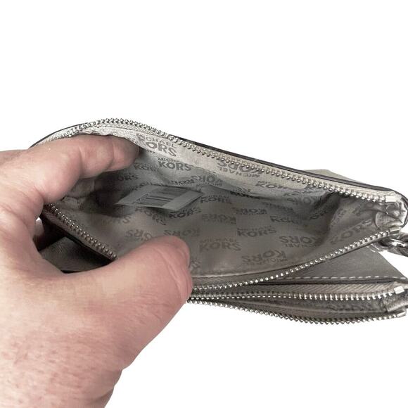 NWOT MICHAEL KORS Women’s Gray Double Zip Wallet Wrislet - Picture 9 of 9